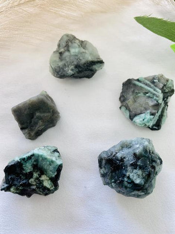 Emerald Rough Stone (BRAZIL) - Prosperity, Hope and Healing- Crystal Healing - MAY Birthstone